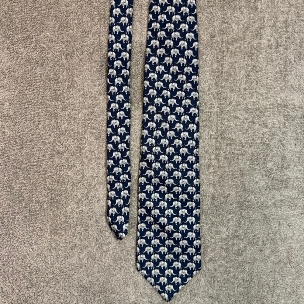 Brooks Brothers Makers Silk Tie Navy Blue Elephant Print Made in USA Mens Tie